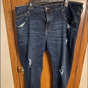 American Eagle distressed men’s jeans
